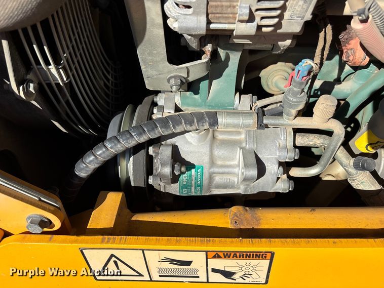 image for item DK0079 Volvo BL70B backhoe