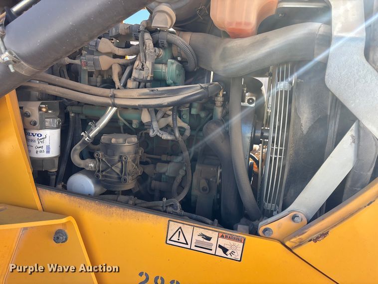 image for item DK0079 Volvo BL70B backhoe