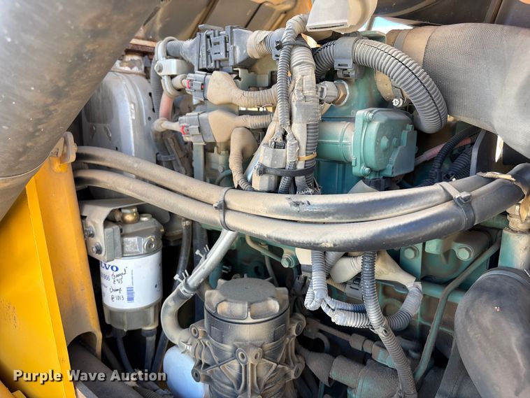 image for item DK0079 Volvo BL70B backhoe