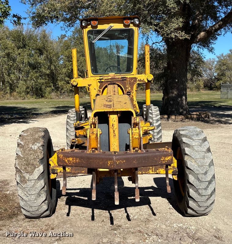 image for item DK0086 1973 John Deere 570A motor grader