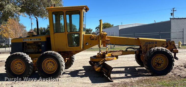 image for item DK0086 1973 John Deere 570A motor grader