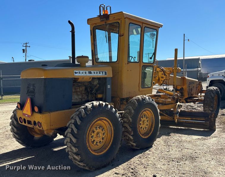 image for item DK0086 1973 John Deere 570A motor grader