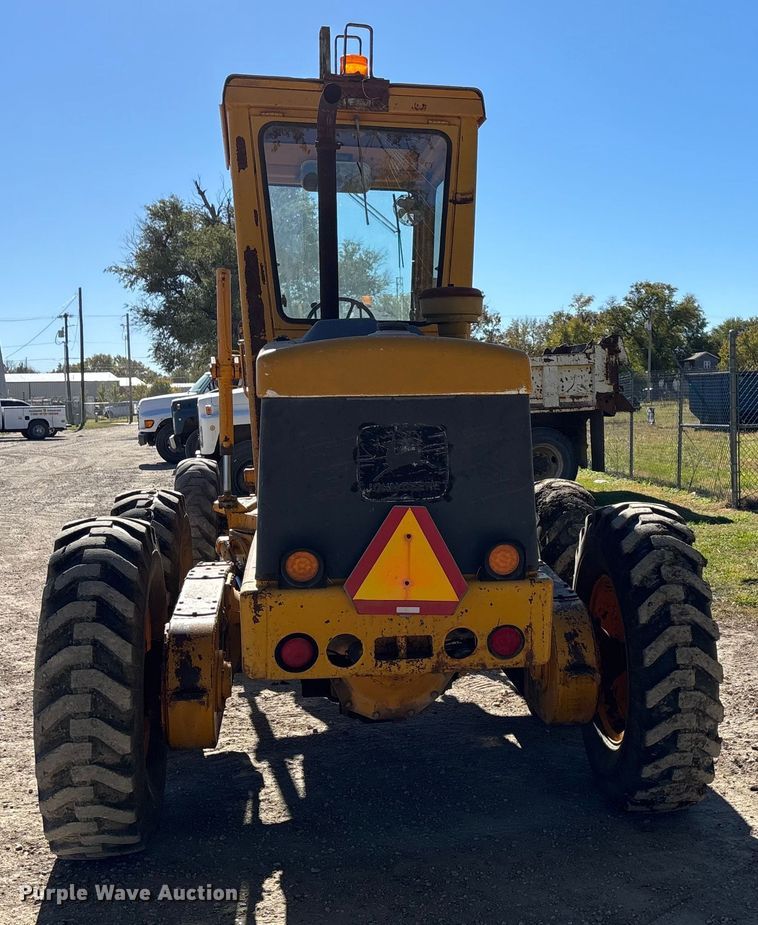 image for item DK0086 1973 John Deere 570A motor grader
