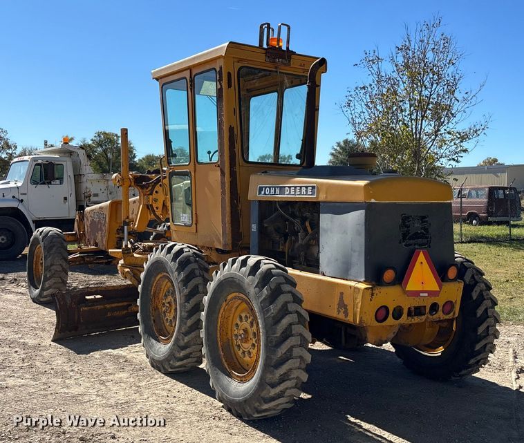 image for item DK0086 1973 John Deere 570A motor grader