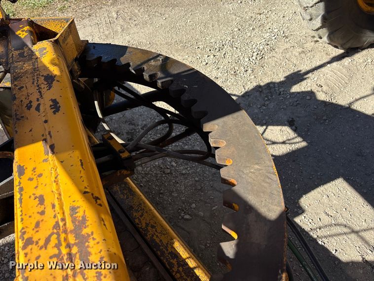 image for item DK0086 1973 John Deere 570A motor grader