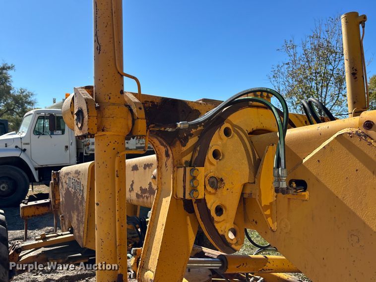 image for item DK0086 1973 John Deere 570A motor grader