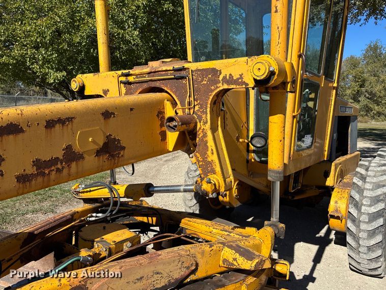 image for item DK0086 1973 John Deere 570A motor grader