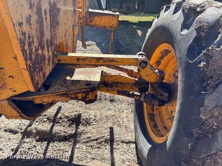 image for item DK0086 1973 John Deere 570A motor grader