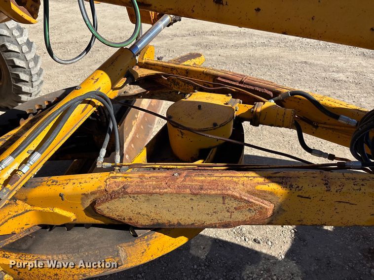 image for item DK0086 1973 John Deere 570A motor grader