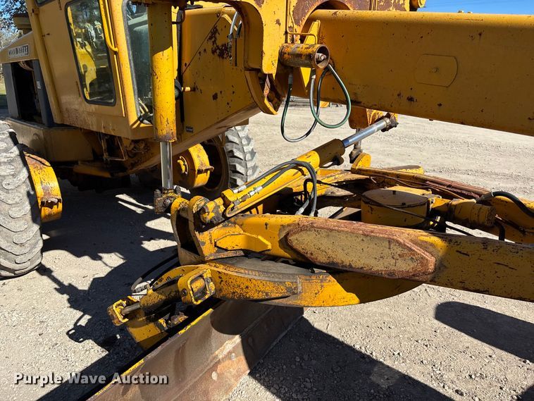 image for item DK0086 1973 John Deere 570A motor grader