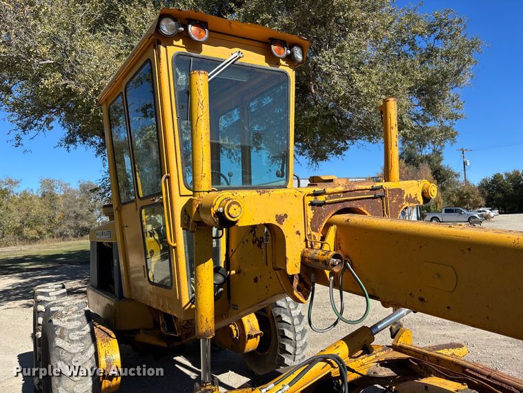 image for item DK0086 1973 John Deere 570A motor grader