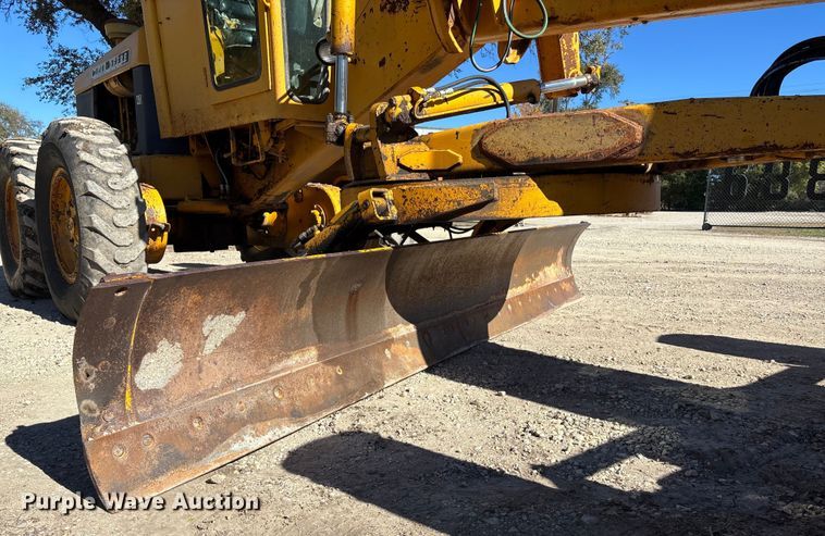 image for item DK0086 1973 John Deere 570A motor grader