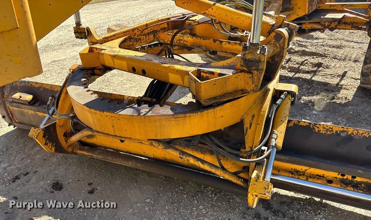 image for item DK0086 1973 John Deere 570A motor grader