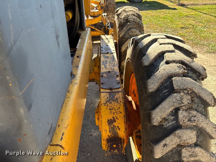 image for item DK0086 1973 John Deere 570A motor grader