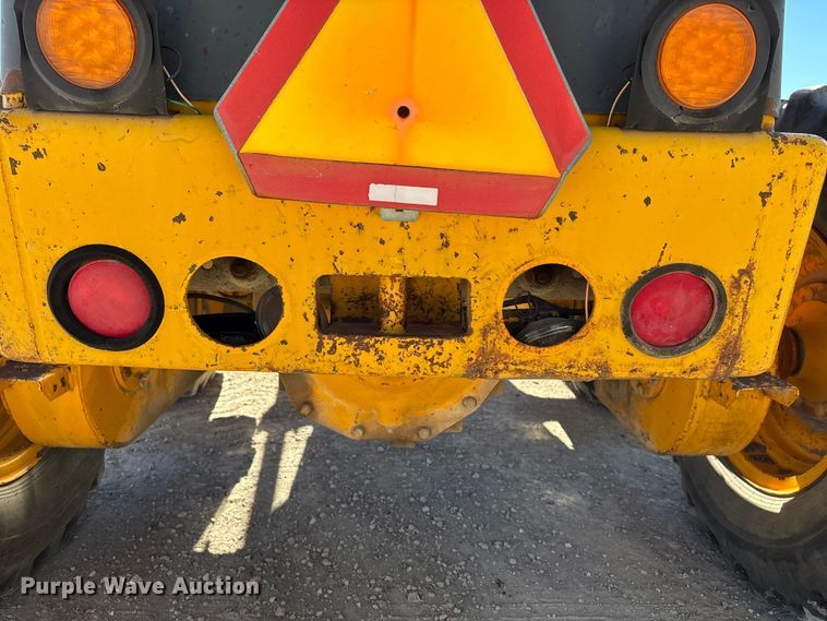 image for item DK0086 1973 John Deere 570A motor grader