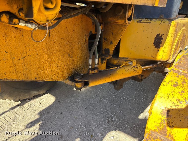 image for item DK0086 1973 John Deere 570A motor grader