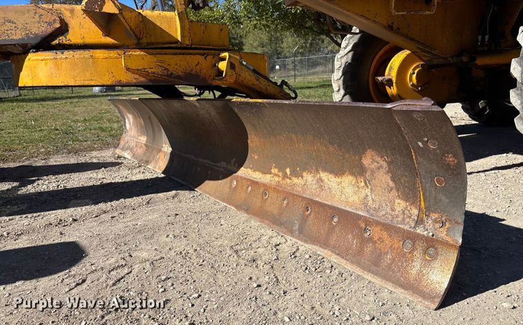 image for item DK0086 1973 John Deere 570A motor grader