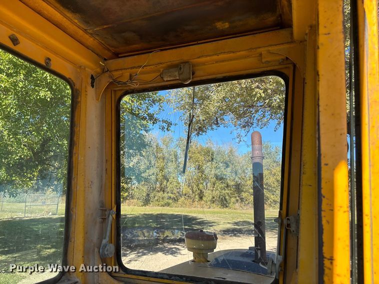 image for item DK0086 1973 John Deere 570A motor grader