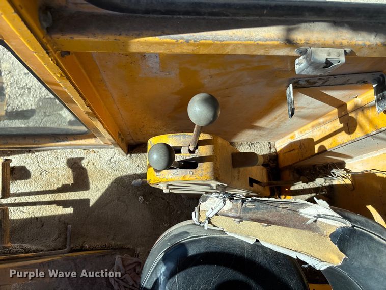 image for item DK0086 1973 John Deere 570A motor grader