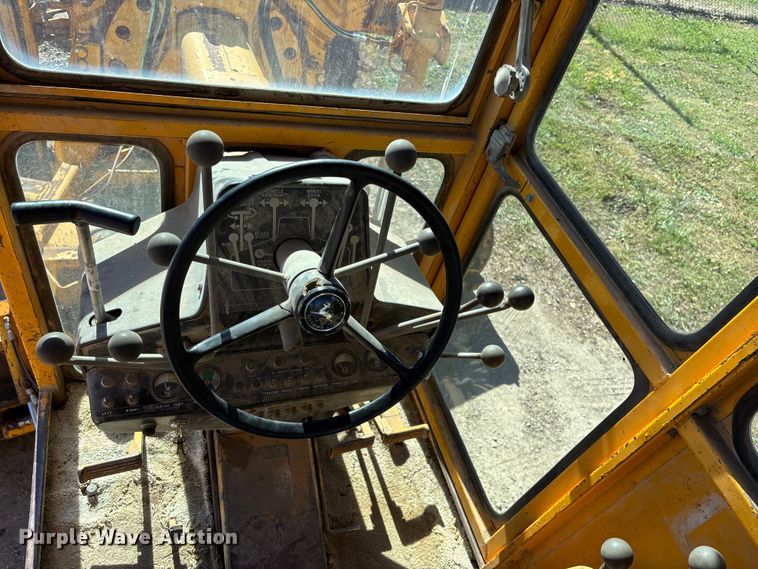 image for item DK0086 1973 John Deere 570A motor grader