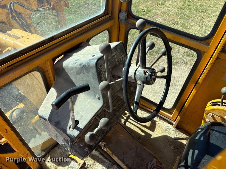 image for item DK0086 1973 John Deere 570A motor grader