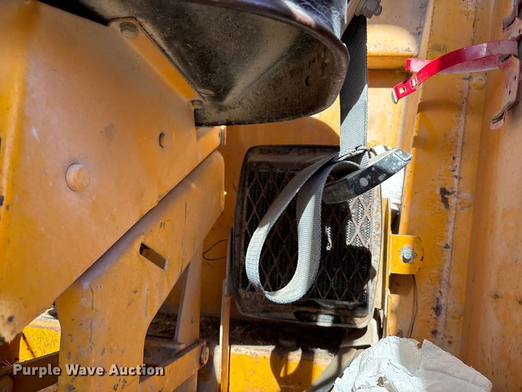 image for item DK0086 1973 John Deere 570A motor grader