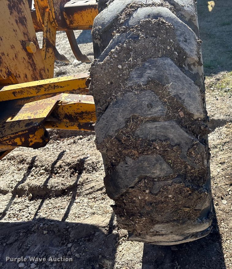 image for item DK0086 1973 John Deere 570A motor grader