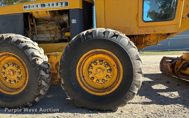 image for item DK0086 1973 John Deere 570A motor grader