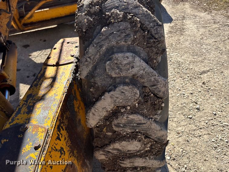 image for item DK0086 1973 John Deere 570A motor grader