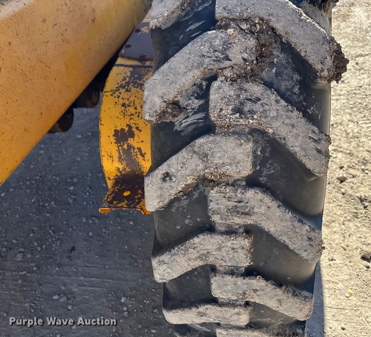 image for item DK0086 1973 John Deere 570A motor grader