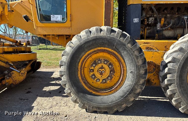 image for item DK0086 1973 John Deere 570A motor grader