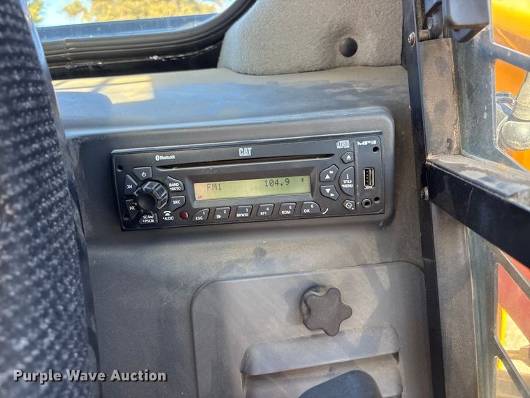 image for item DK0087 2013 Caterpillar 262D skid steer loader