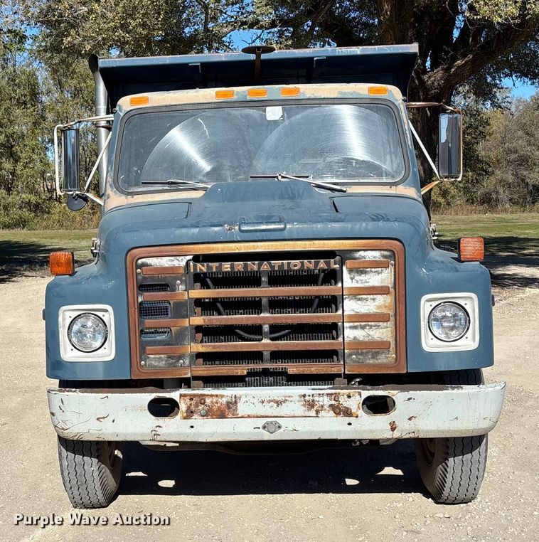 image for item DK0093 1986 International 1754 dump truck