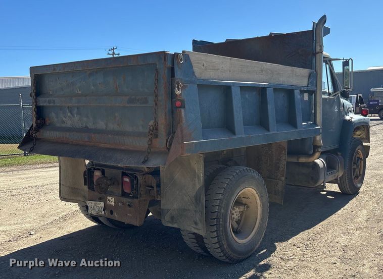 image for item DK0093 1986 International 1754 dump truck