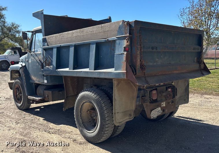 image for item DK0093 1986 International 1754 dump truck