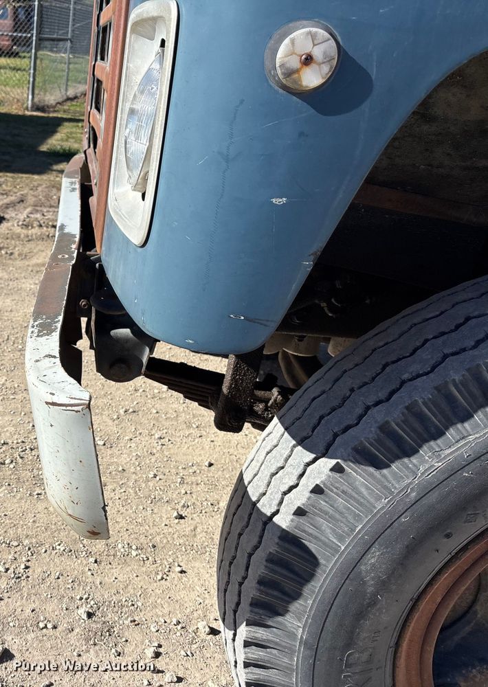 image for item DK0093 1986 International 1754 dump truck