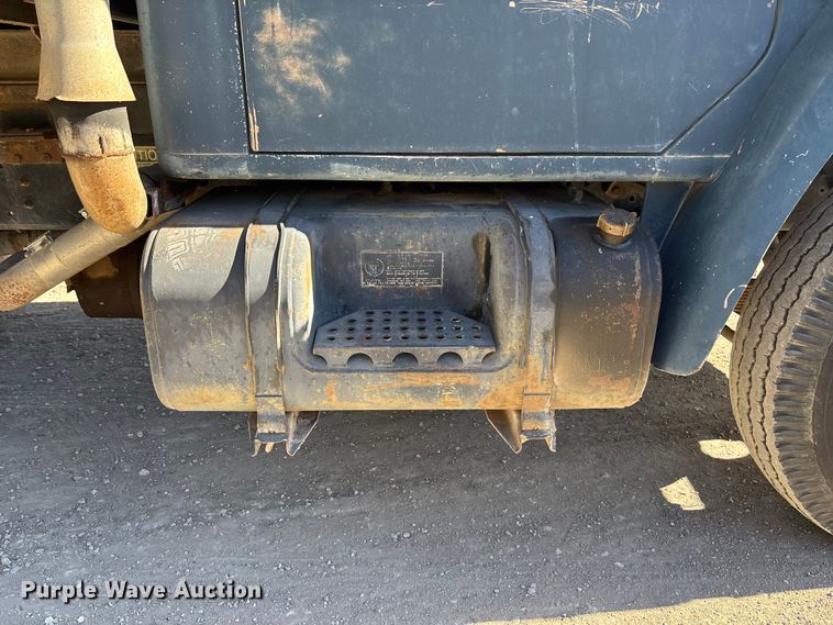 image for item DK0093 1986 International 1754 dump truck