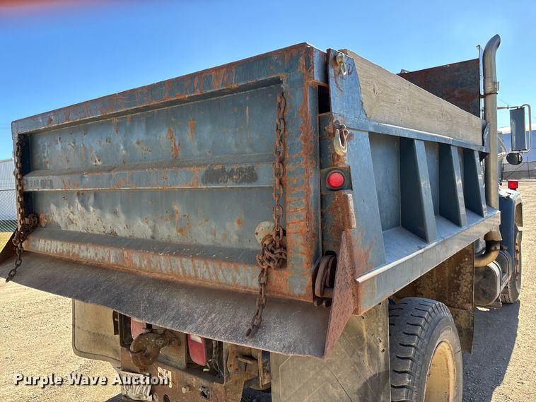 image for item DK0093 1986 International 1754 dump truck