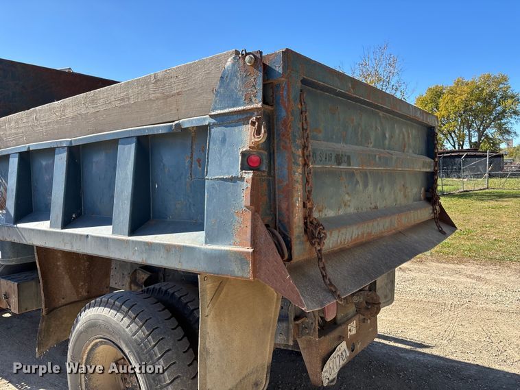 image for item DK0093 1986 International 1754 dump truck