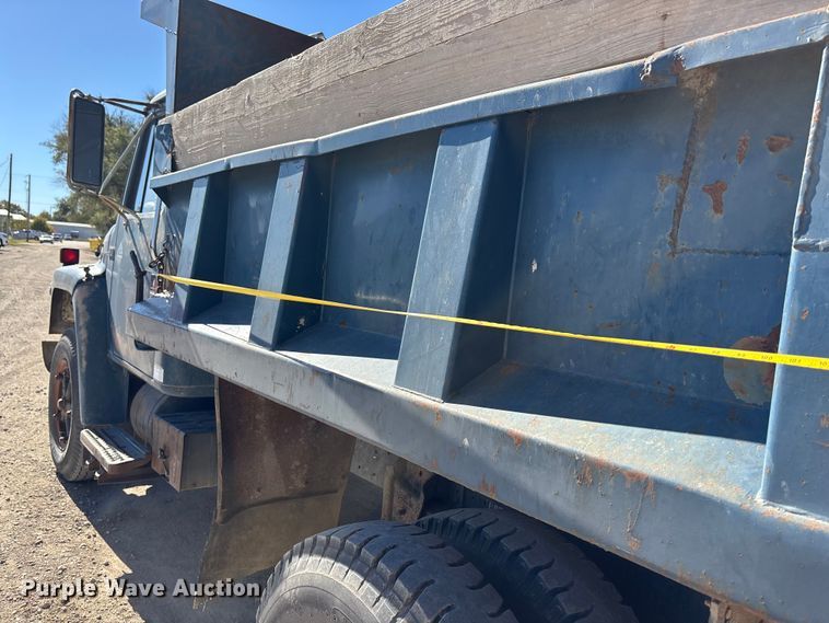 image for item DK0093 1986 International 1754 dump truck