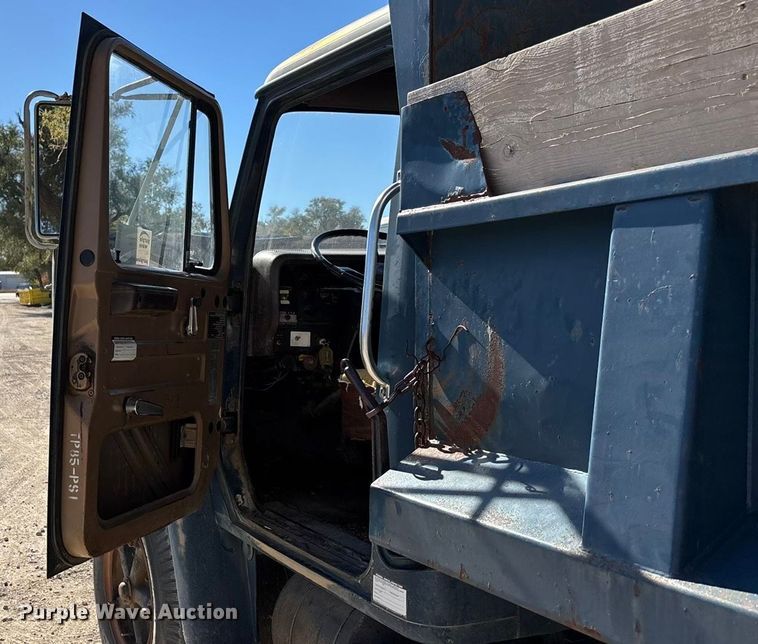 image for item DK0093 1986 International 1754 dump truck