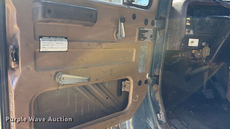 image for item DK0093 1986 International 1754 dump truck