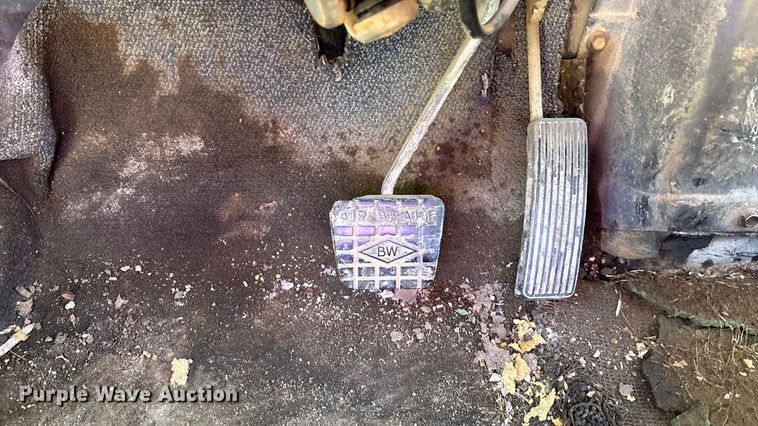 image for item DK0093 1986 International 1754 dump truck