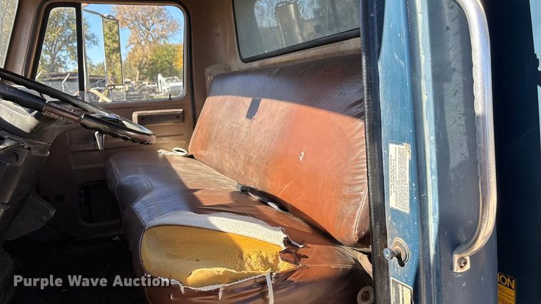 image for item DK0093 1986 International 1754 dump truck