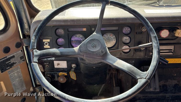 image for item DK0093 1986 International 1754 dump truck