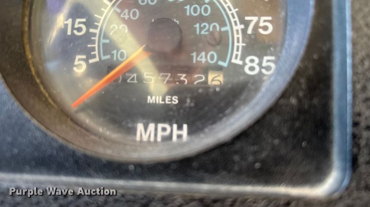 image for item DK0093 1986 International 1754 dump truck