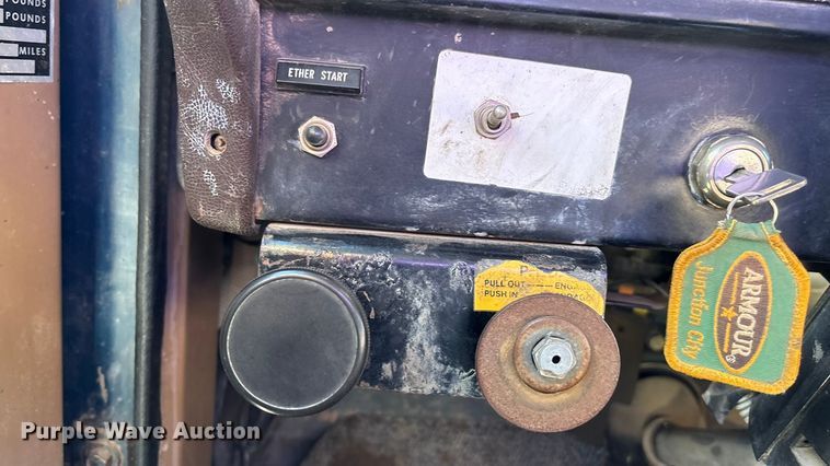 image for item DK0093 1986 International 1754 dump truck