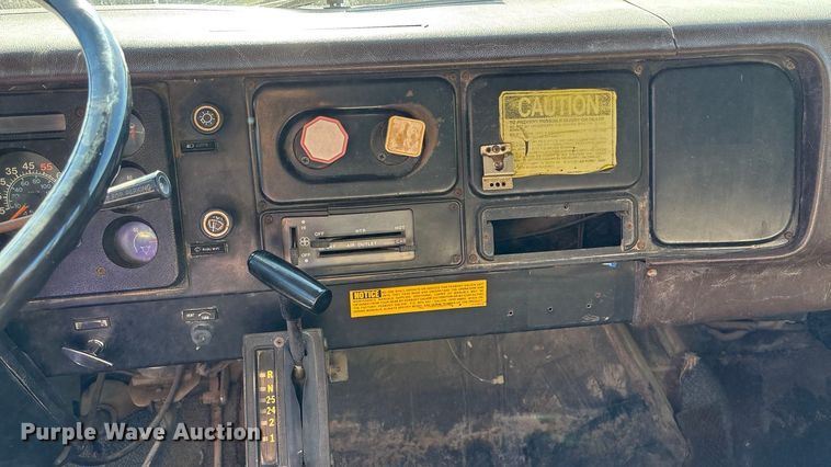 image for item DK0093 1986 International 1754 dump truck