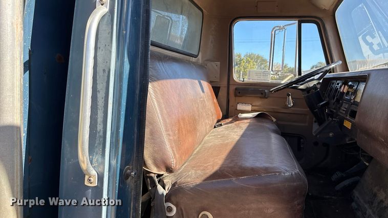 image for item DK0093 1986 International 1754 dump truck