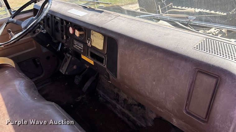 image for item DK0093 1986 International 1754 dump truck